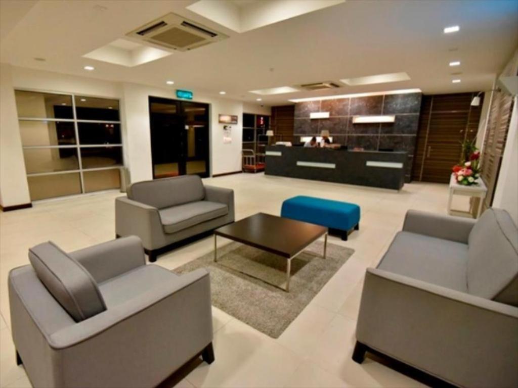 Lot 10 Boutique Hotel Кучинг Экстерьер фото
