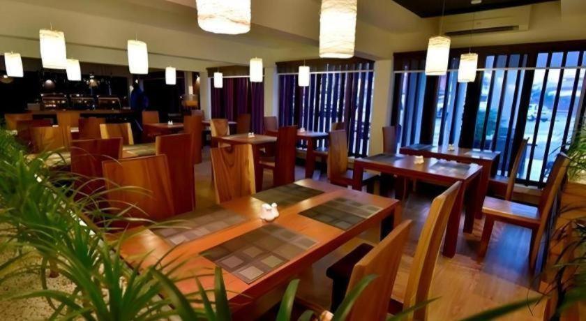 Lot 10 Boutique Hotel Кучинг Экстерьер фото