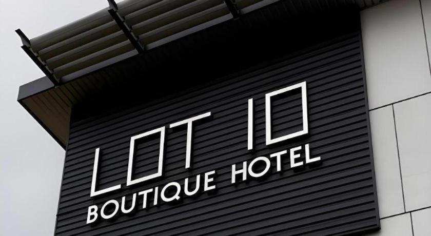 Lot 10 Boutique Hotel Кучинг Экстерьер фото