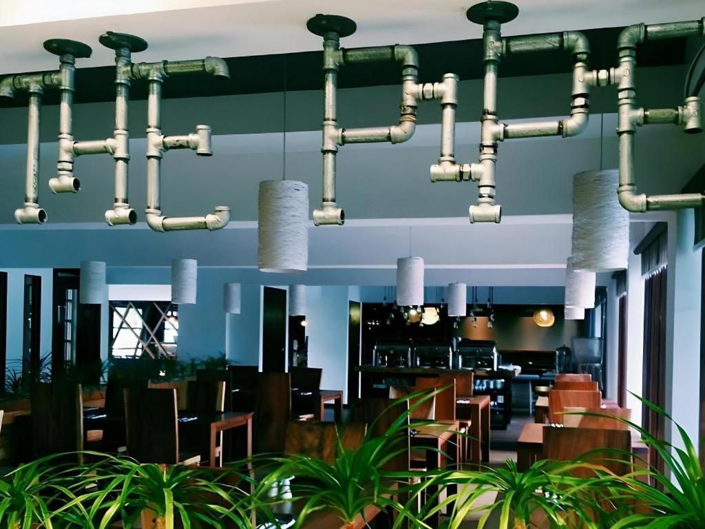 Lot 10 Boutique Hotel Кучинг Экстерьер фото